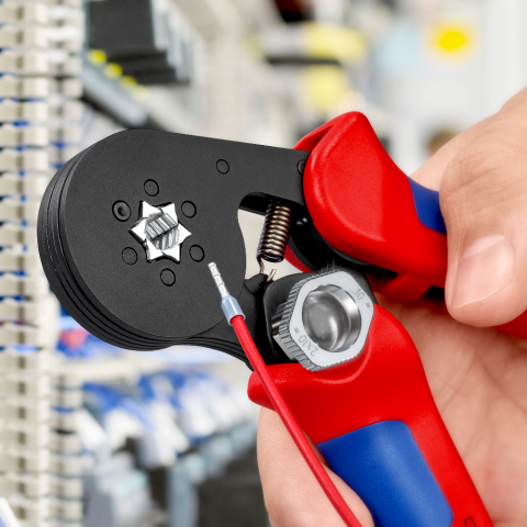 Self-Adjusting Crimping Pliers for wire ferrules With lateral 